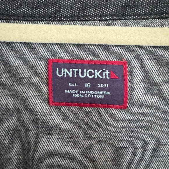 UNTUCKit Becky Woman’s button down (snap buttons)
Size 16 (large) - Picture 2 of 7